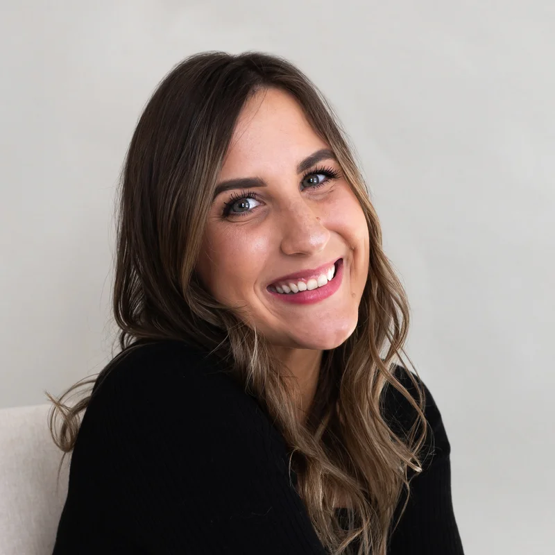 Brenna headshot